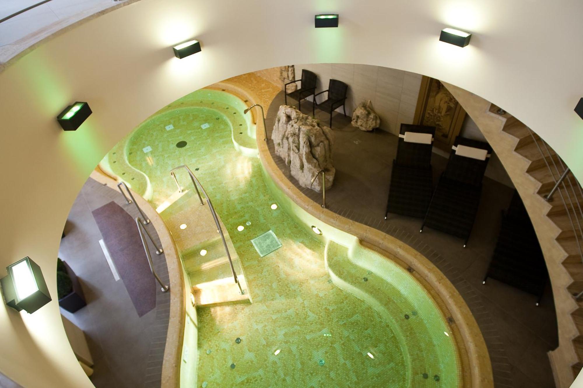Belvaros Resort Apartman & Spa Székesfehérvár Zewnętrze zdjęcie